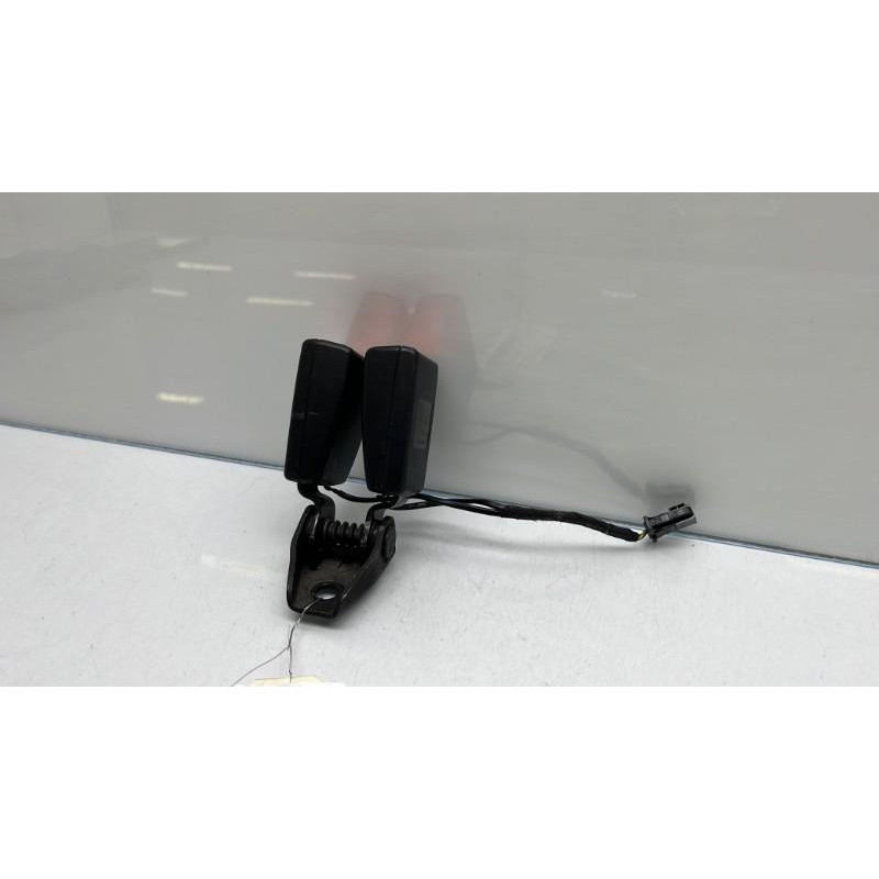 Attache ceinture arriere droit VOLKSWAGEN BEETLE 2 Photo n°5