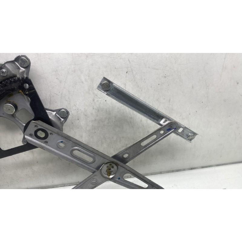 Leve vitre electrique avant droit HYUNDAI I 20 1 Photo n°4