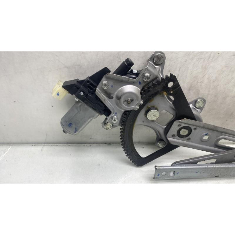 Leve vitre electrique avant droit HYUNDAI I 20 1 Photo n°6