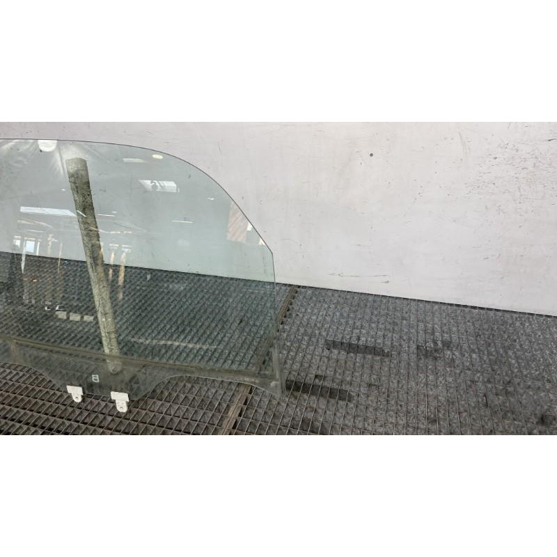 Vitre avant droit NISSAN CUBE Photo n°5