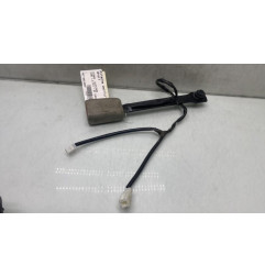 Attache ceinture avant droit NISSAN CUBE Photo n°1