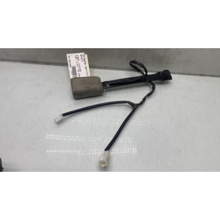 Attache ceinture avant droit NISSAN CUBE Photo n°1