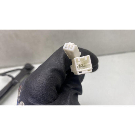 Attache ceinture avant droit NISSAN CUBE