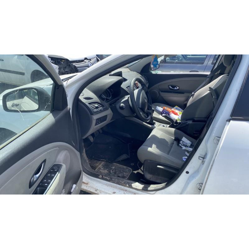 Trappe d'essence RENAULT MEGANE 3 Photo n°7