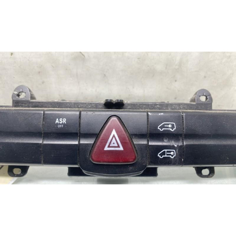 Bouton de warning MERCEDES SPRINTER 2 Photo n°1