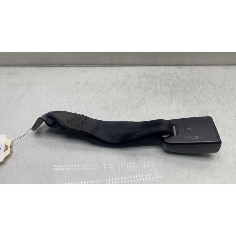 Attache ceinture arriere droit PEUGEOT 306 Photo n°2