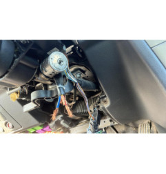 Attache ceinture arriere droit PEUGEOT 306