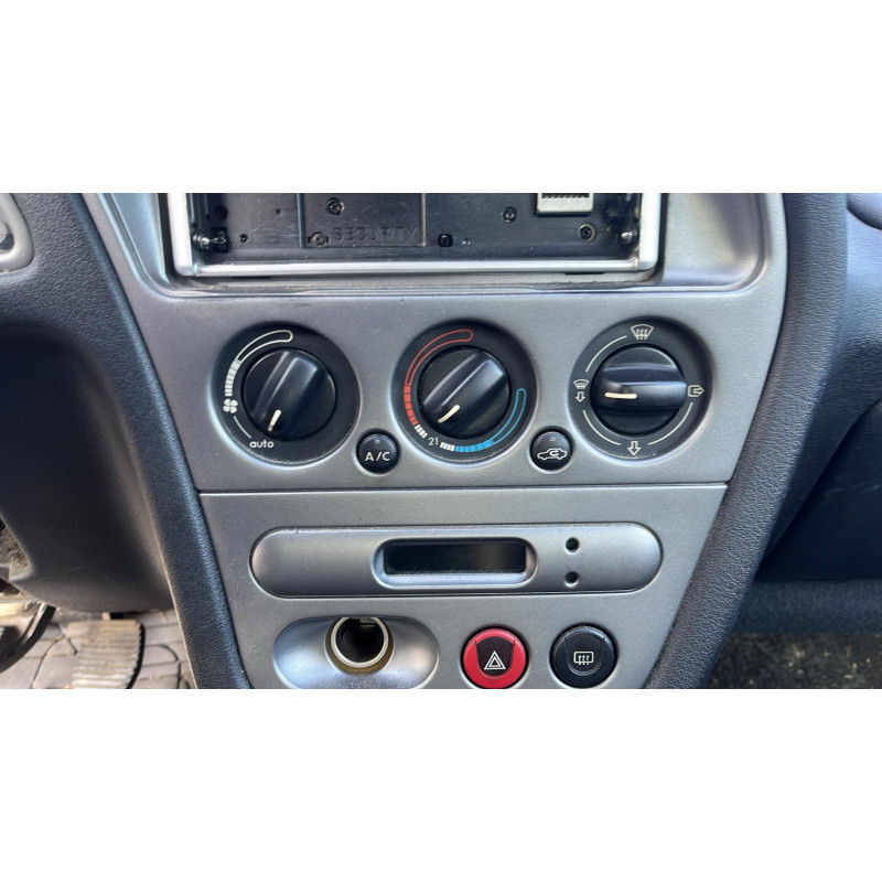 Attache ceinture arriere droit PEUGEOT 306 Photo n°12