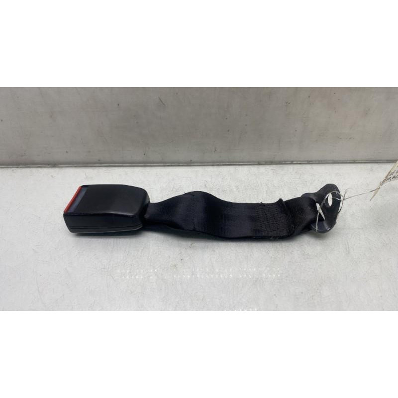 Attache ceinture arriere gauche PEUGEOT 306 Photo n°4