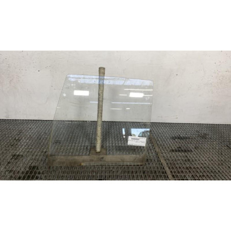 Vitre arriere gauche PEUGEOT 205