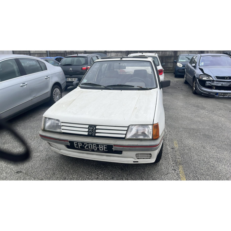 Vitre arriere gauche PEUGEOT 205 Photo n°6