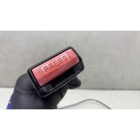 Attache ceinture avant droit NISSAN QASHQAI 1