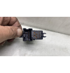 Interrupteur de leve vitre arriere gauche NISSAN QASHQAI 1