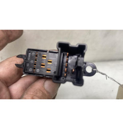 Interrupteur de leve vitre avant droit NISSAN QASHQAI 1