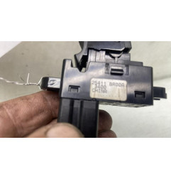 Interrupteur de leve vitre avant droit NISSAN QASHQAI 1