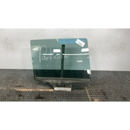 Vitre arriere droit OPEL ZAFIRA B Photo n°1