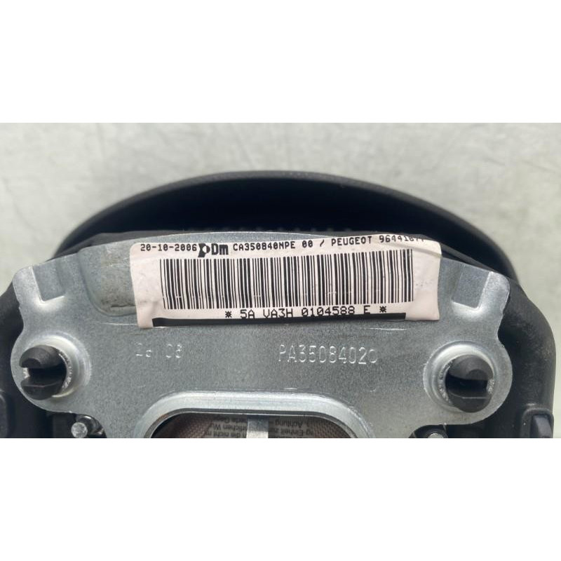 Air bag conducteur PEUGEOT 1007 Photo n°4