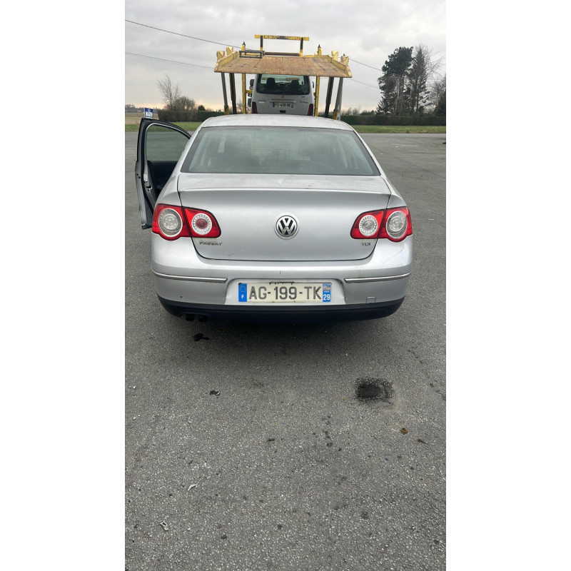 Feu arriere secondaire droit (feux) VOLKSWAGEN PASSAT 5 Photo n°13