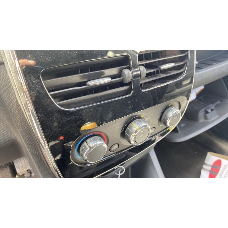 Feu arriere principal gauche (feux) RENAULT CLIO 4 Photo n°10