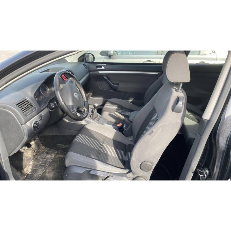 Feu arriere secondaire droit (feux) VOLKSWAGEN GOLF 5 Photo n°7