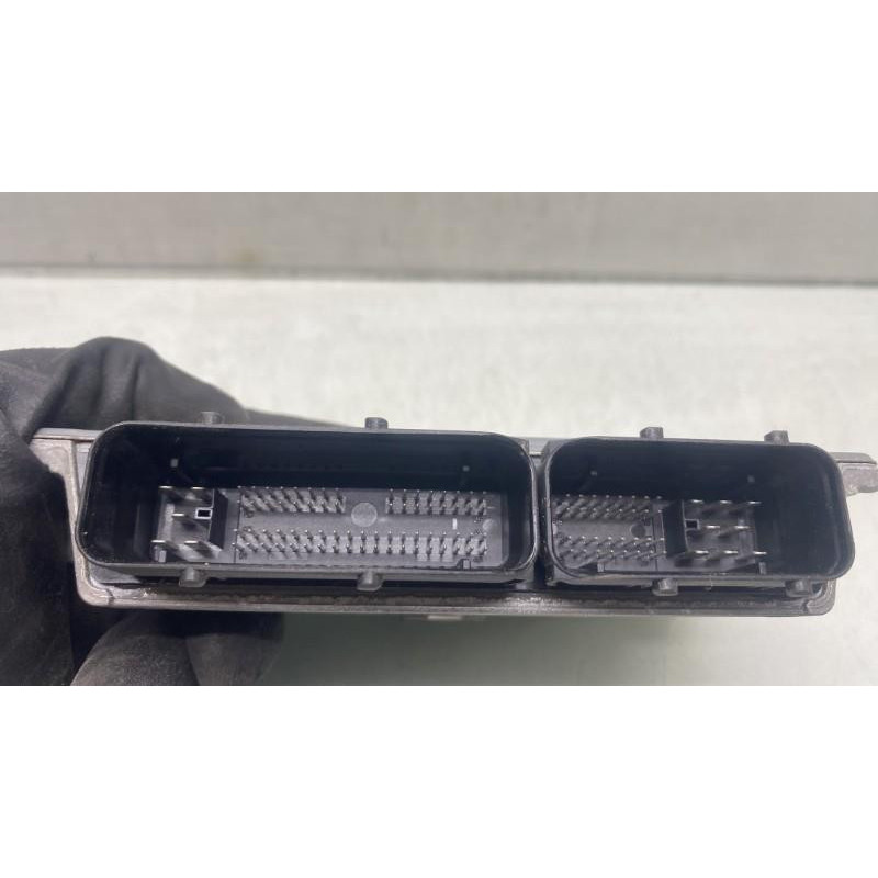 Calculateur moteur SKODA FABIA 2 Photo n°3