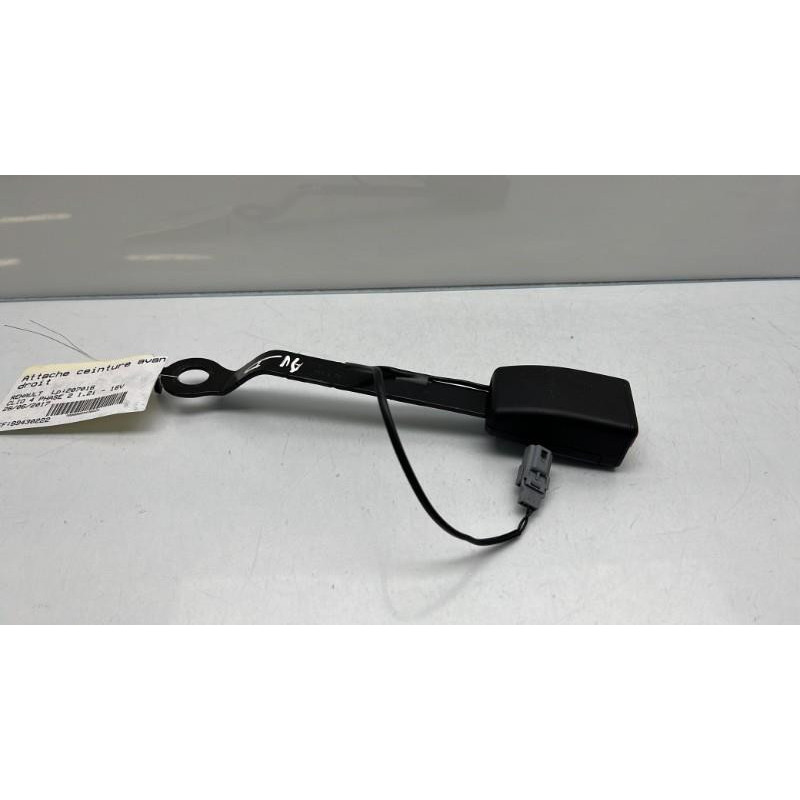 Attache ceinture avant droit RENAULT CLIO 4 Photo n°1