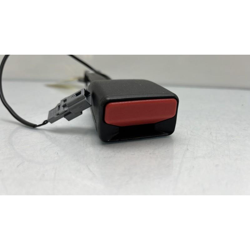 Attache ceinture avant droit RENAULT CLIO 4 Photo n°5