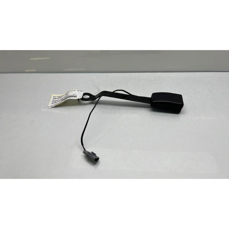 Attache ceinture avant gauche RENAULT CLIO 4 Photo n°1