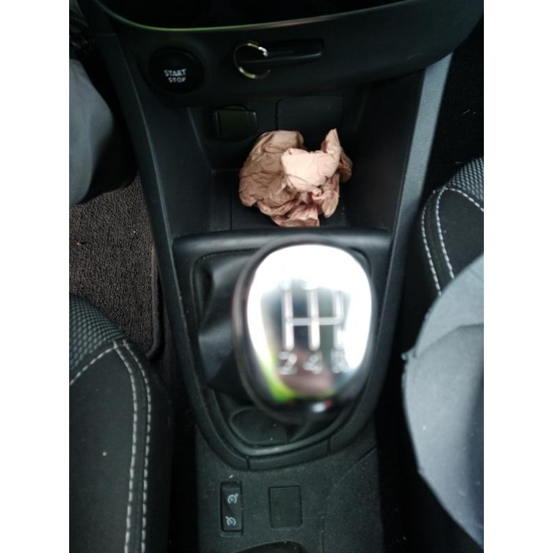 Attache ceinture avant gauche RENAULT CLIO 4 Photo n°10