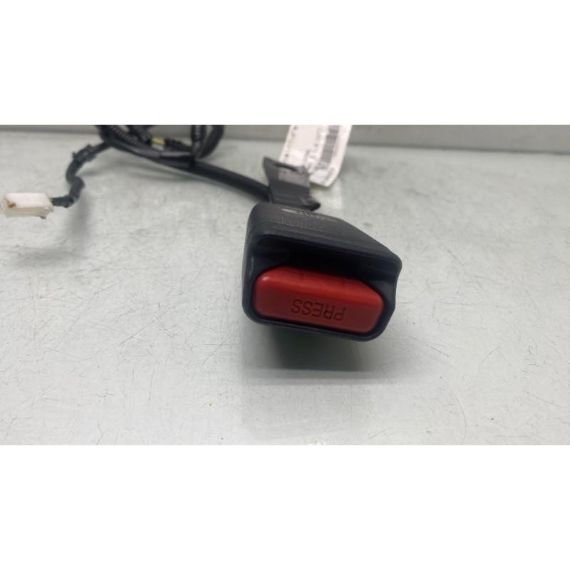 Attache ceinture avant droit TOYOTA YARIS 3 Photo n°6