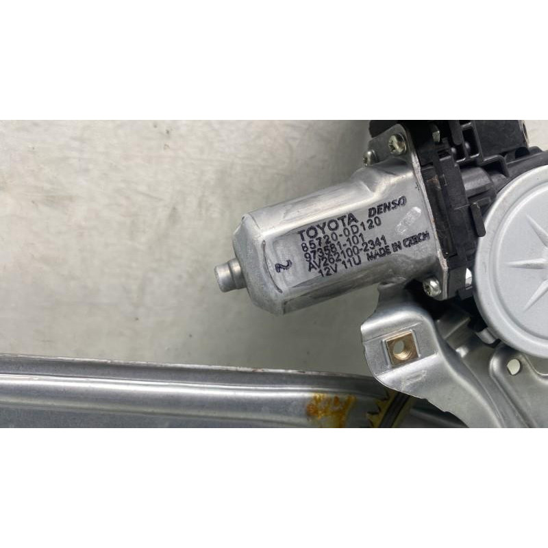 Leve vitre electrique arriere droit TOYOTA YARIS 3 Photo n°3