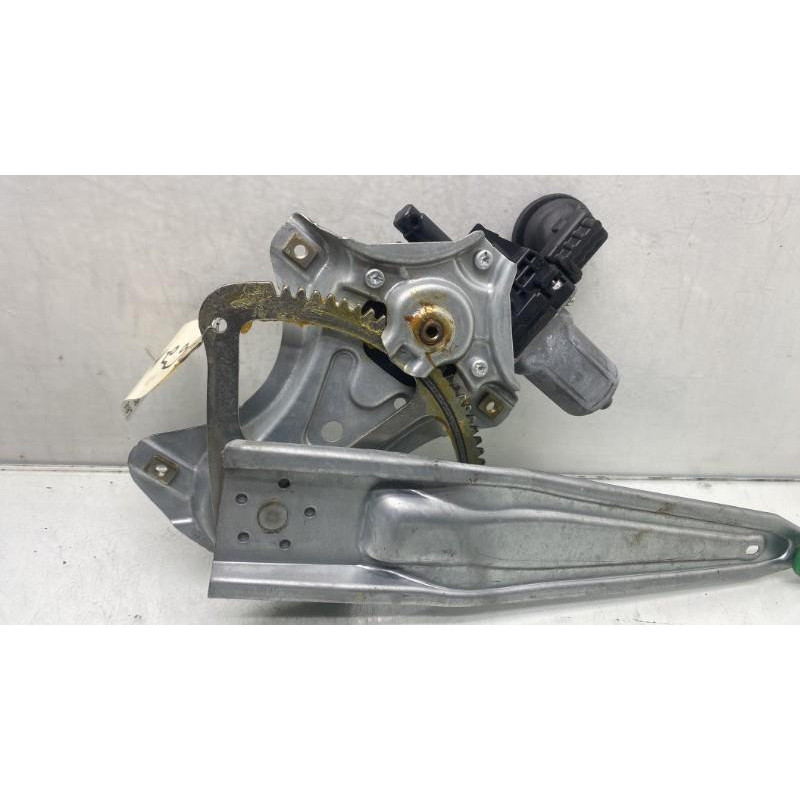 Leve vitre electrique arriere droit TOYOTA YARIS 3 Photo n°9