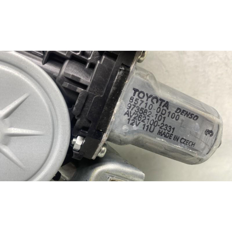 Leve vitre electrique arriere gauche TOYOTA YARIS 3 Photo n°1
