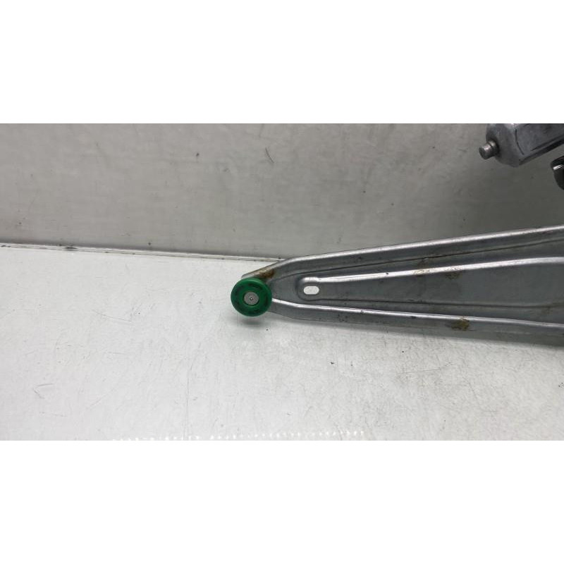 Leve vitre electrique arriere gauche TOYOTA YARIS 3 Photo n°3