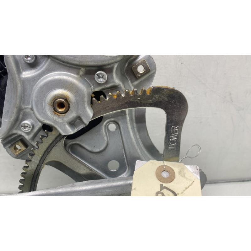 Leve vitre electrique arriere gauche TOYOTA YARIS 3 Photo n°4