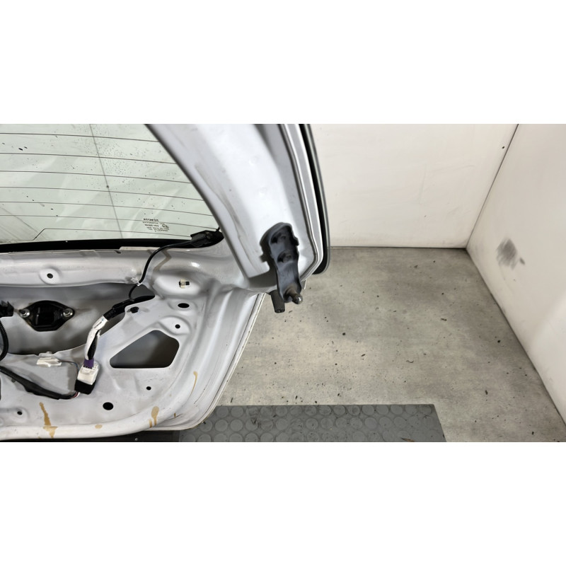 Malle/Hayon arriere TOYOTA YARIS 3 Photo n°8