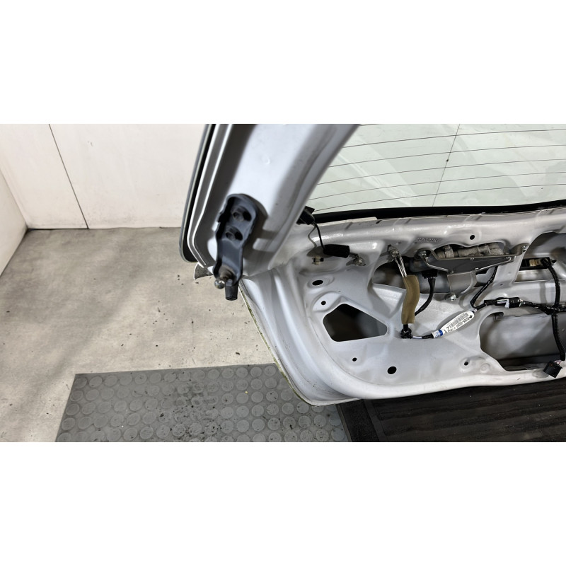 Malle/Hayon arriere TOYOTA YARIS 3 Photo n°9