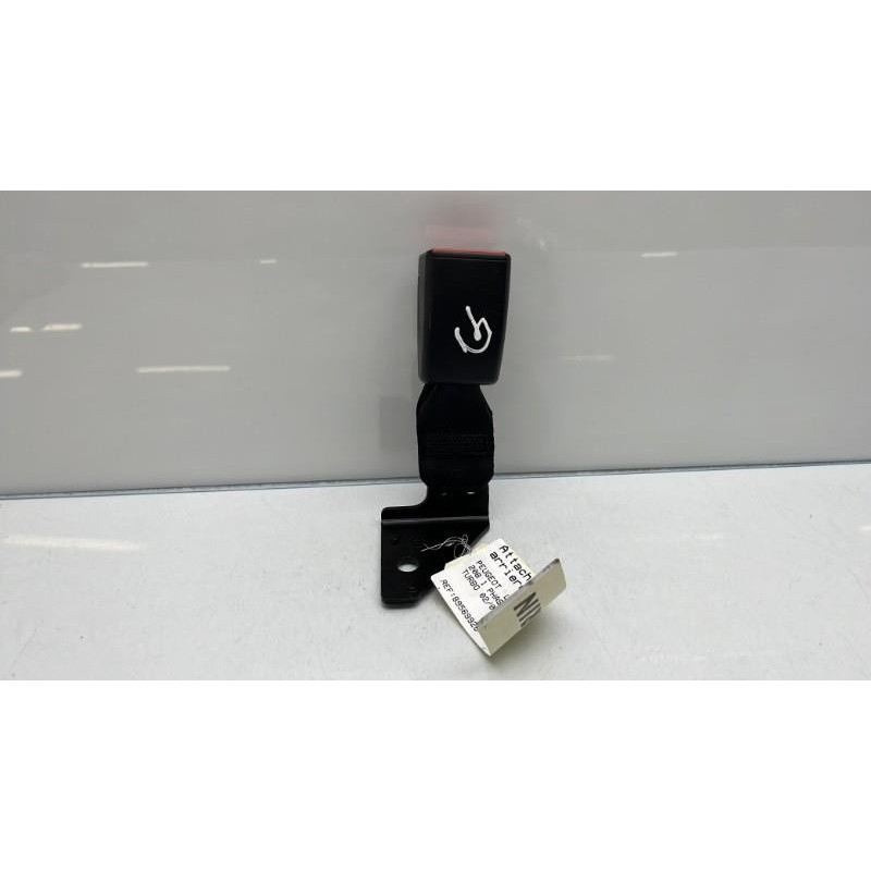 Attache ceinture arriere gauche PEUGEOT 208 1 Photo n°2
