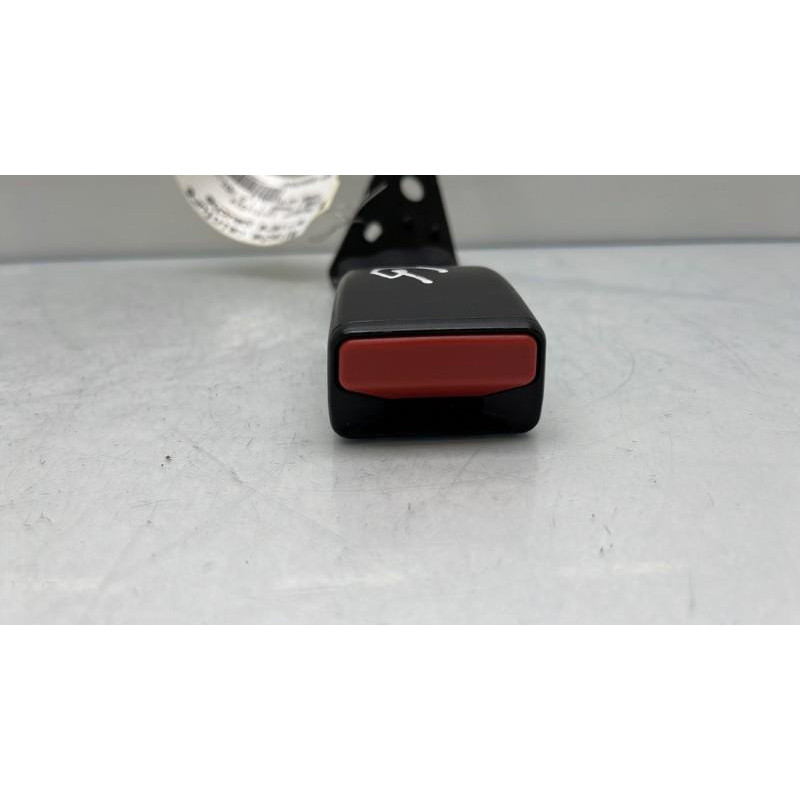 Attache ceinture arriere gauche PEUGEOT 208 1 Photo n°3