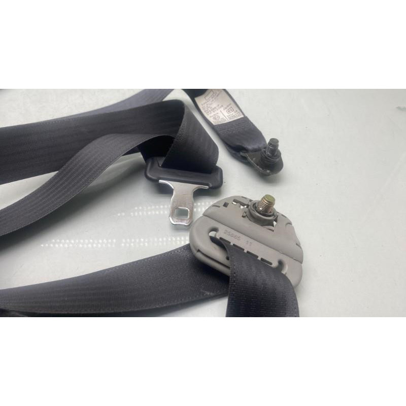 Pretensionneur de ceinture avant gauche SUZUKI SWIFT 3 Photo n°2