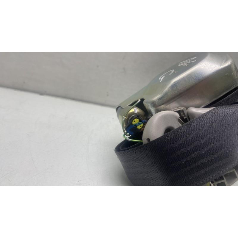 Pretensionneur de ceinture avant gauche SUZUKI SWIFT 3 Photo n°6