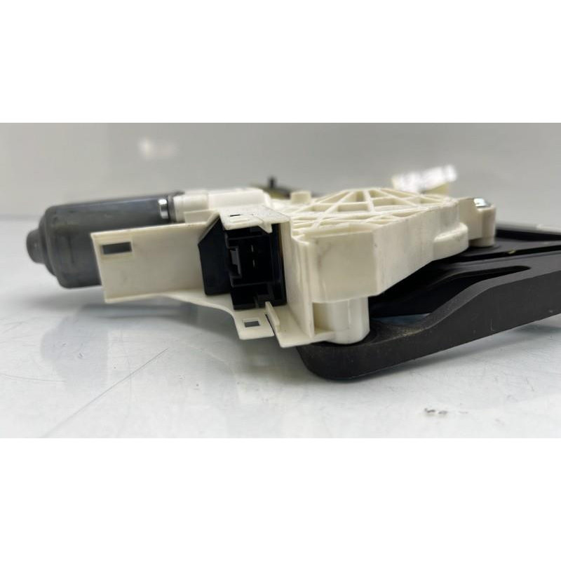 Leve vitre electrique arriere droit AUDI A1 1 Photo n°4
