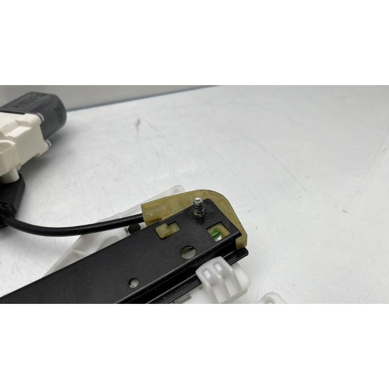 Leve vitre electrique arriere droit AUDI A1 1 Photo n°5