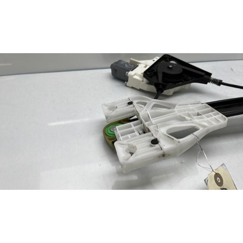 Leve vitre electrique arriere droit AUDI A1 1 Photo n°8