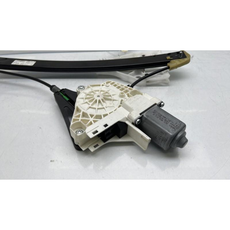 Leve vitre electrique arriere gauche AUDI A1 1 Photo n°3