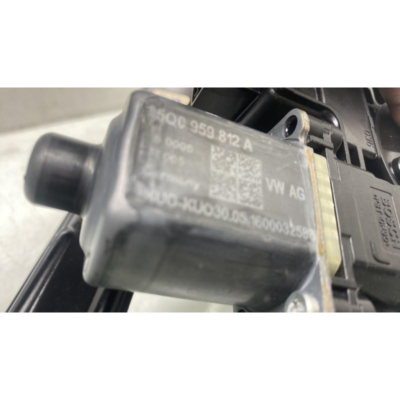 Leve vitre electrique arriere droit VOLKSWAGEN TIGUAN 2 Photo n°9