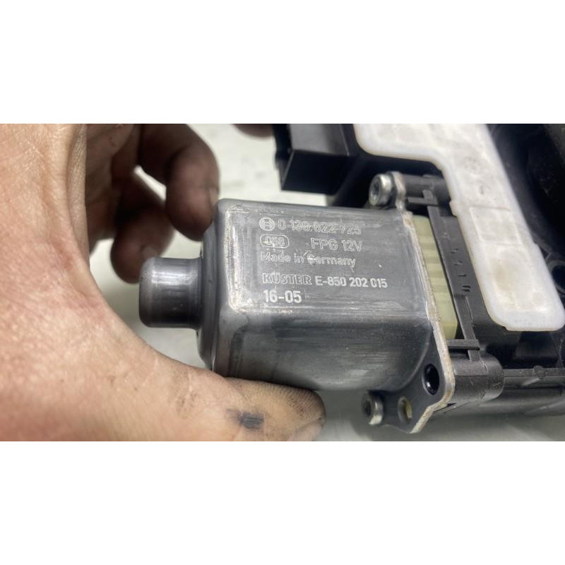 Leve vitre electrique arriere gauche VOLKSWAGEN TIGUAN 2 Photo n°11