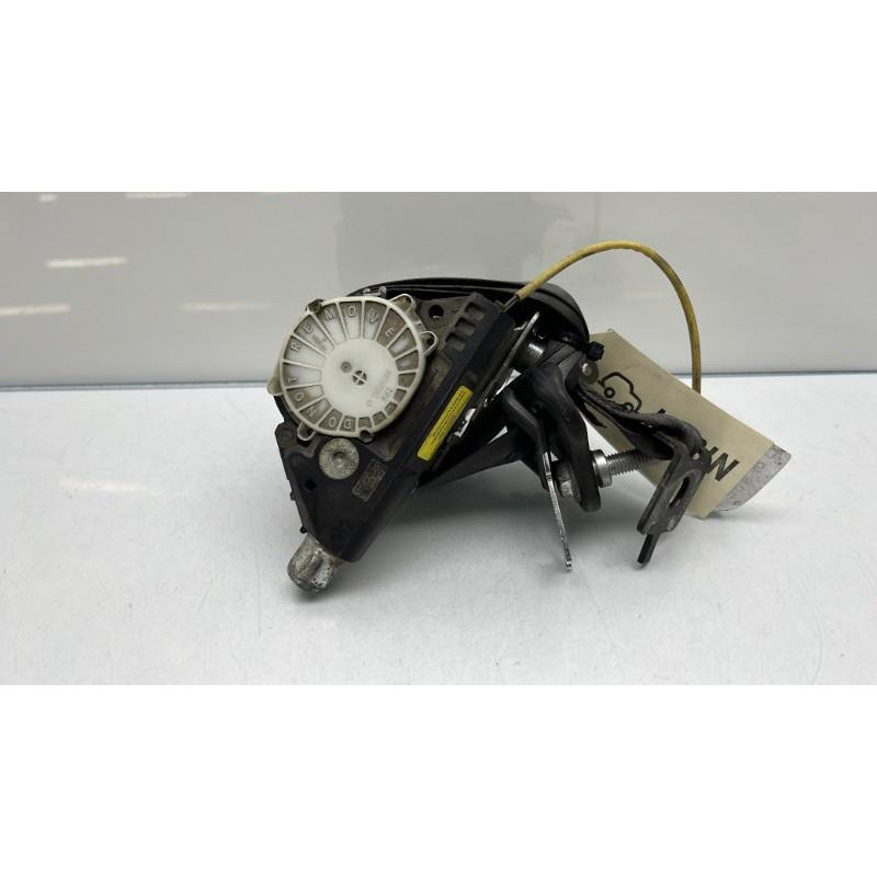 Pretensionneur de ceinture arriere gauche RENAULT CLIO 3 Photo n°3