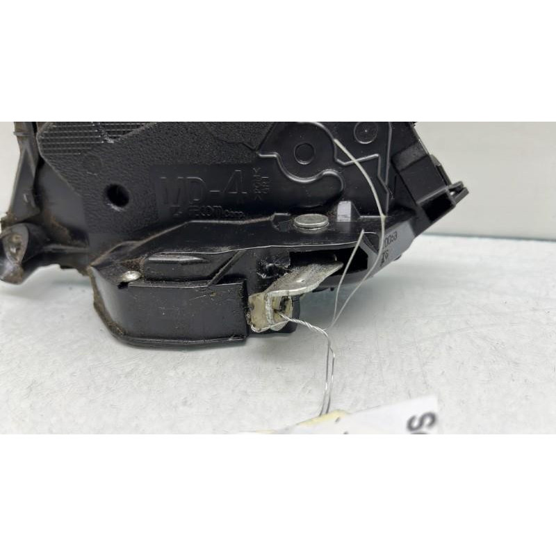 Serrure avant droit TOYOTA YARIS 2 Photo n°4