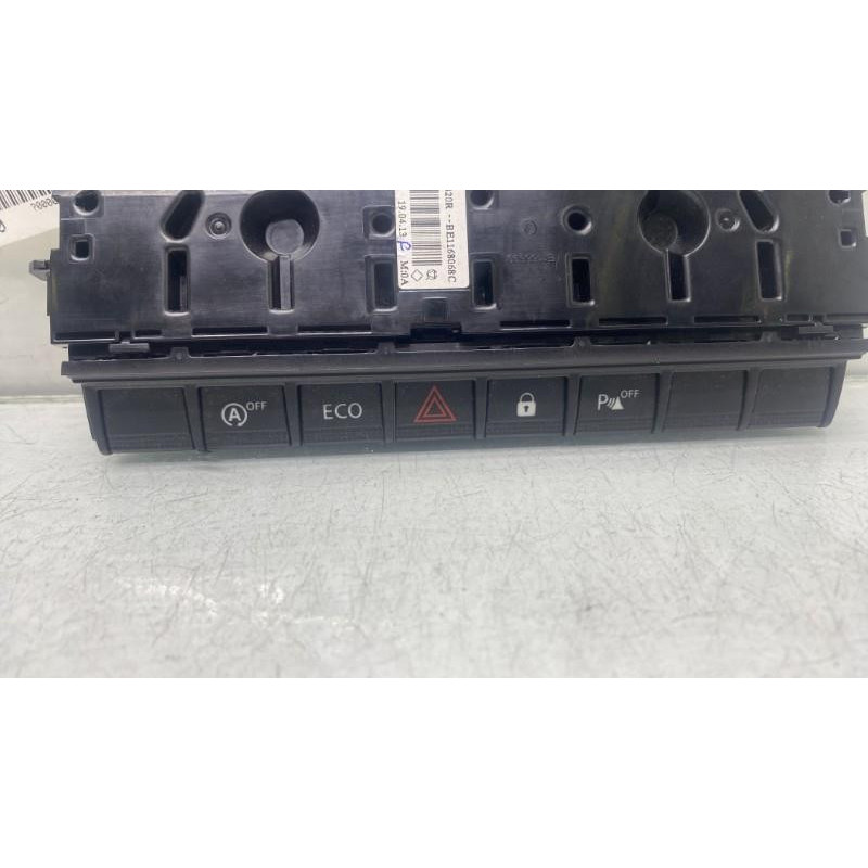 Bouton de warning DACIA DUSTER 2 Photo n°4